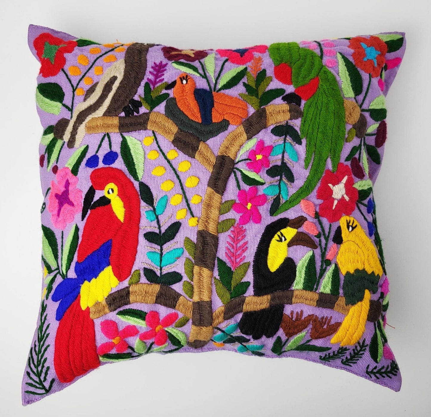 Handgewebtes & Handbesticktes Dekokissen aus Mexiko – Direkt von Maya-Kunsthandwerkerinnen