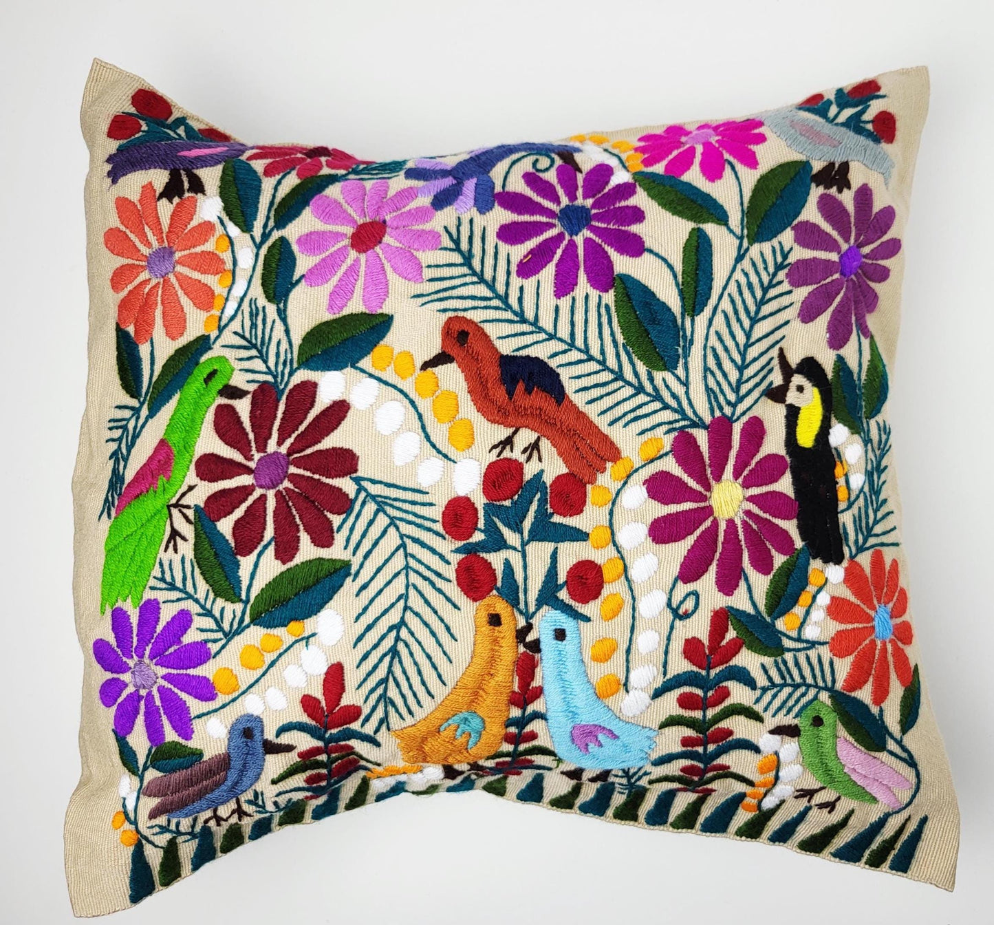 Handgewebtes & Handbesticktes Dekokissen aus Mexiko – Direkt von Maya-Kunsthandwerkerinnen