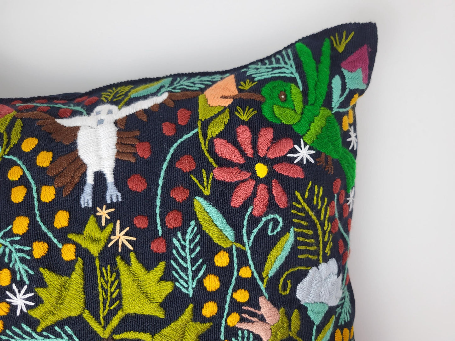 Mexikanischer handbestickter Kissenbezug mit Tiermuster