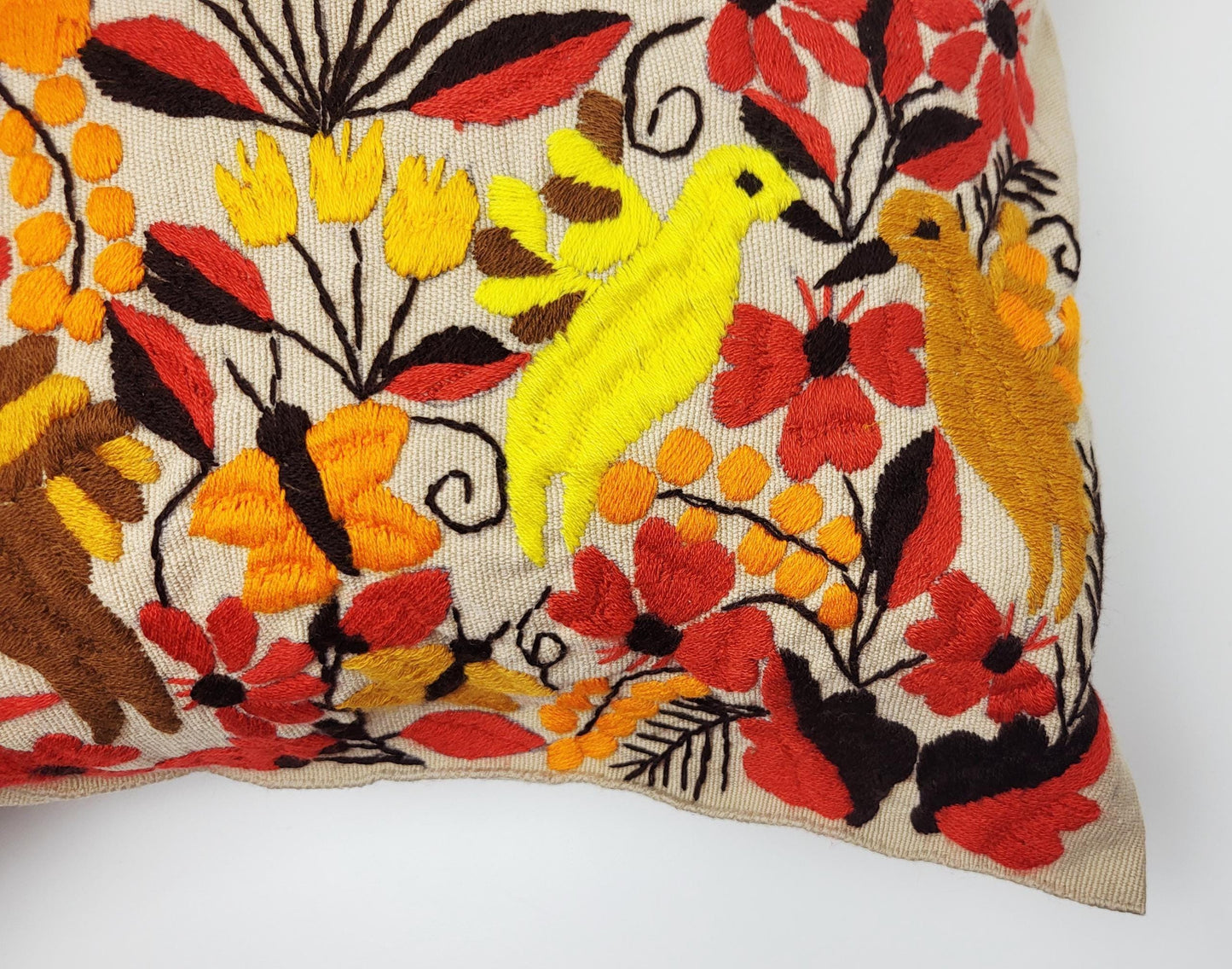 Mexikanischer handbestickter Kissenbezug mit Tiermuster