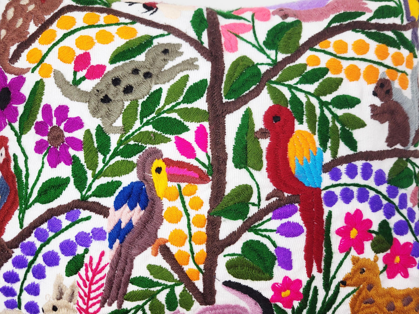 Mexikanischer handbestickter Kissenbezug mit Tiermuster