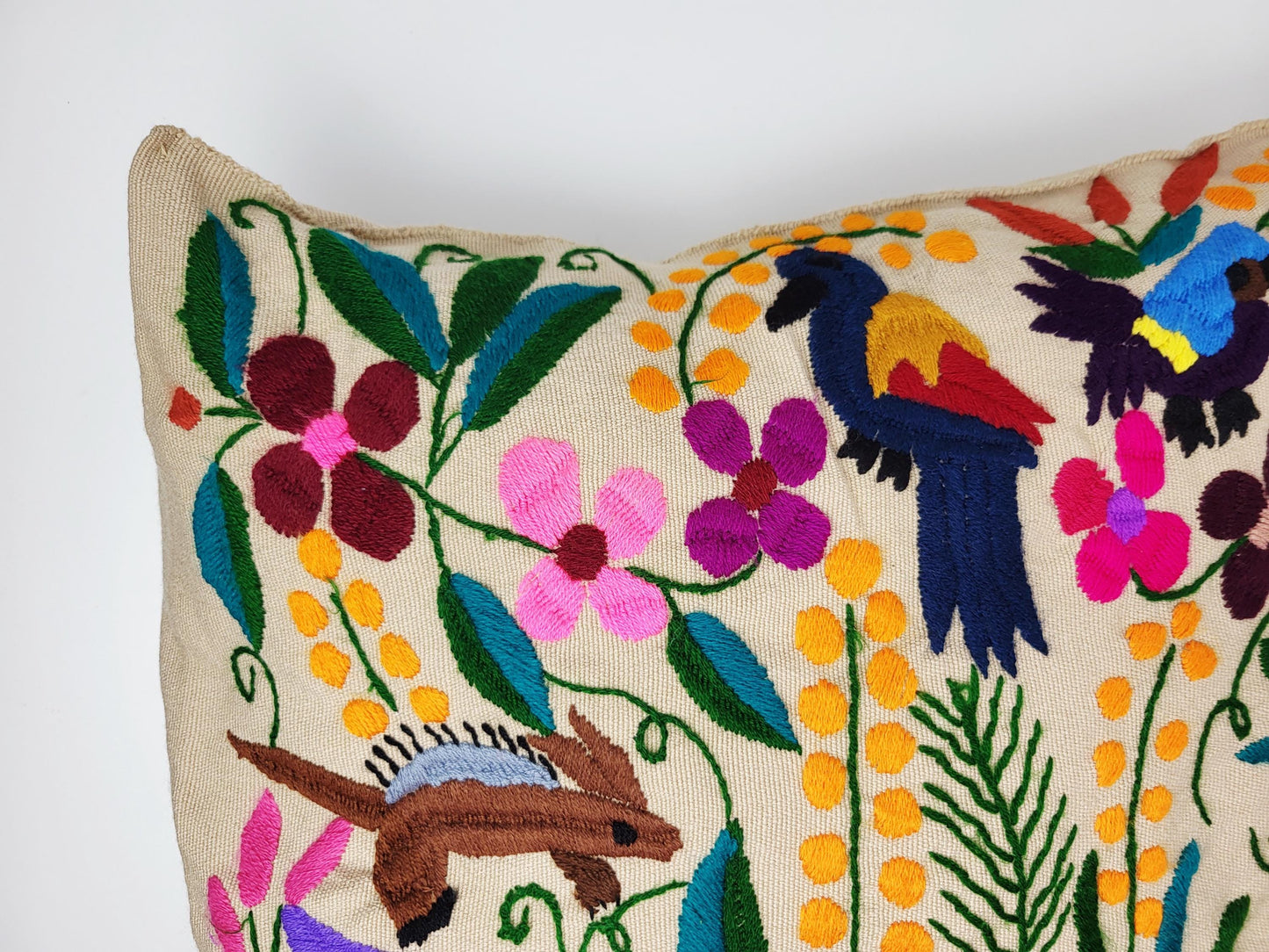 Mexikanischer handbestickter Kissenbezug mit Tiermuster