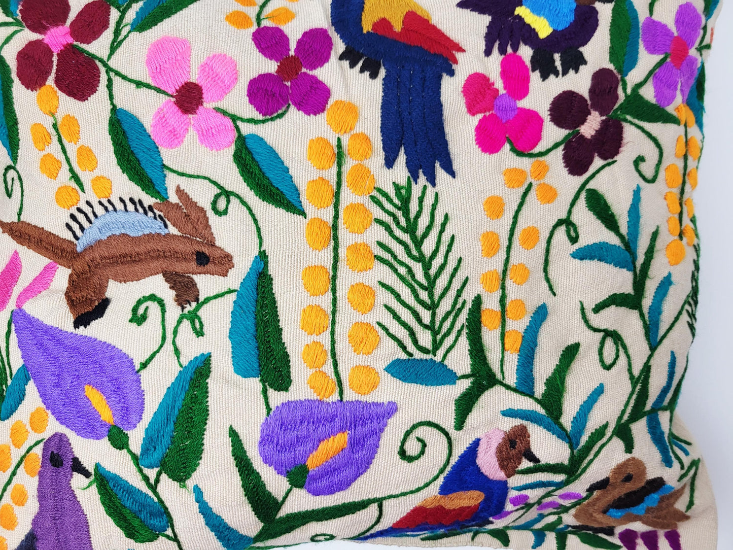 Mexikanischer handbestickter Kissenbezug mit Tiermuster