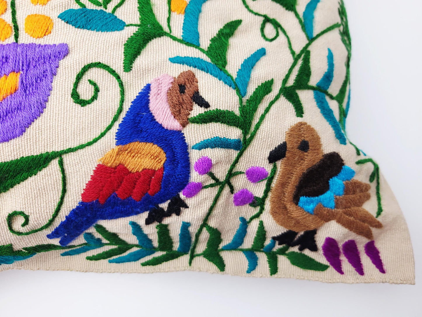 Mexikanischer handbestickter Kissenbezug mit Tiermuster