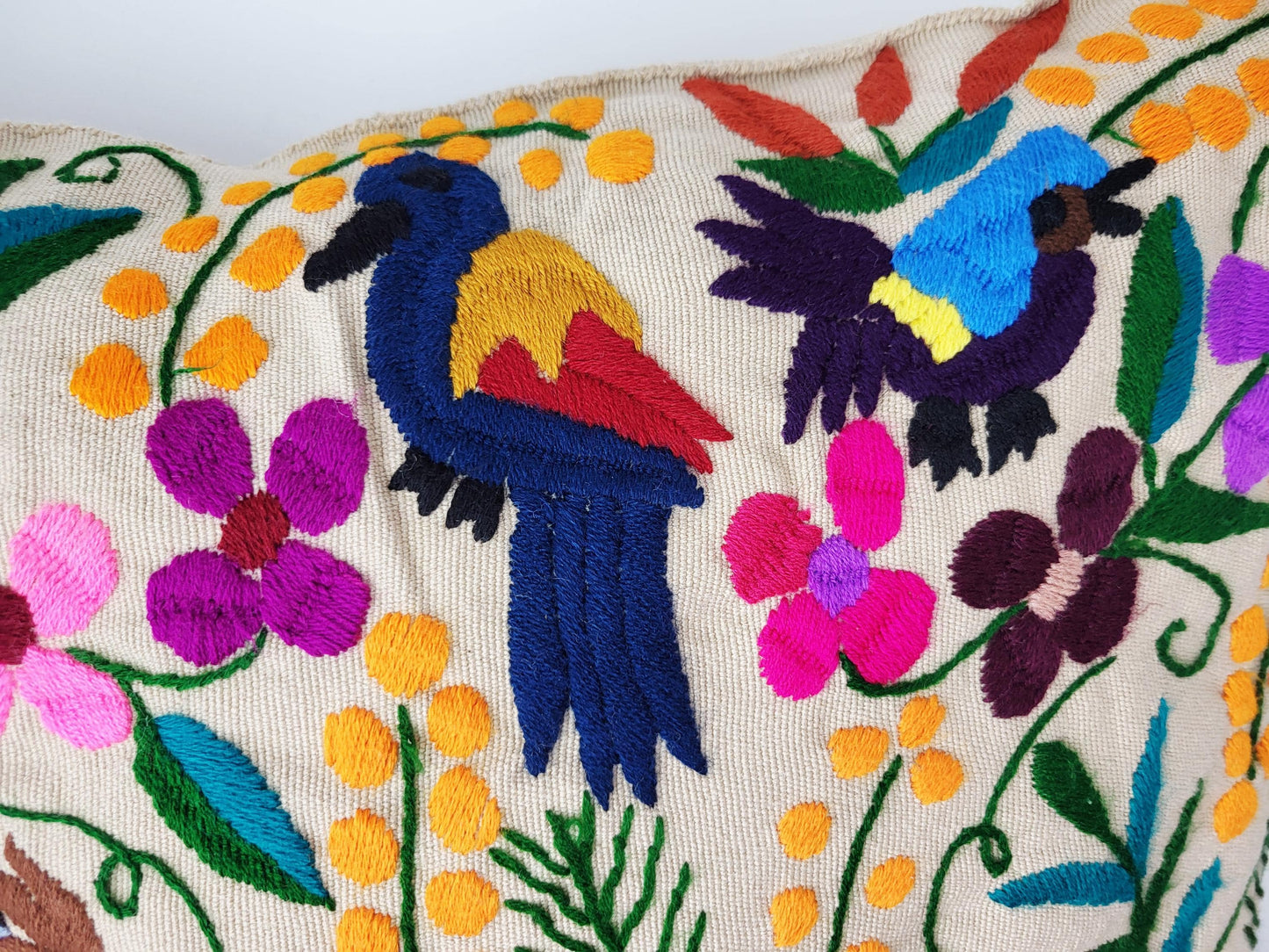 Mexikanischer handbestickter Kissenbezug mit Tiermuster
