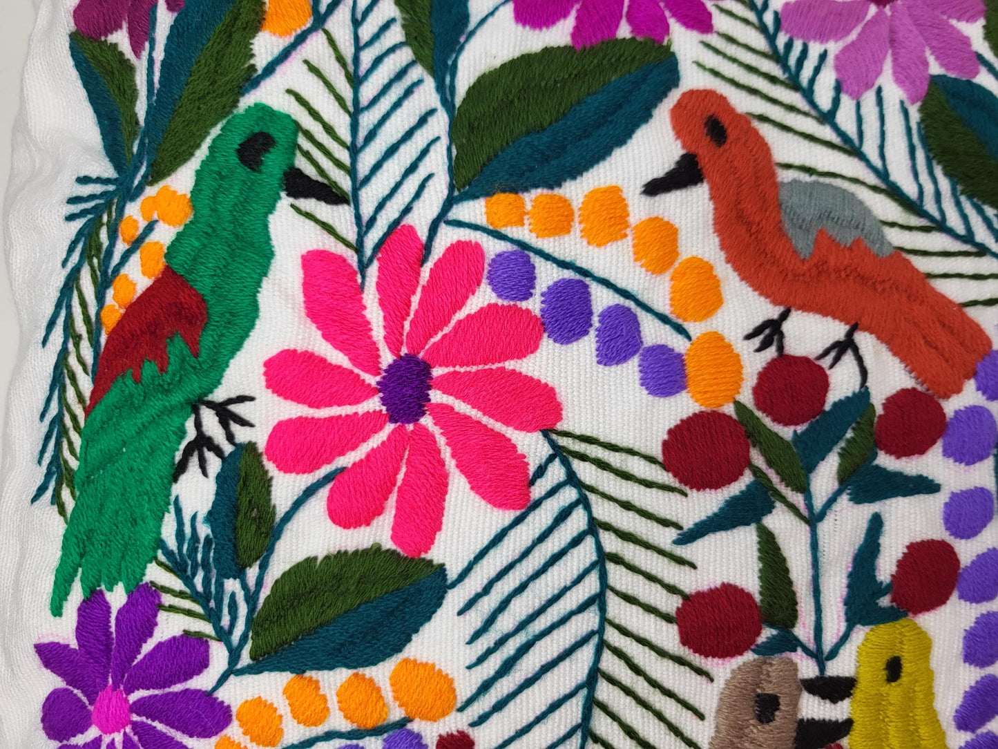 Mexikanischer handbestickter Kissenbezug mit Tiermuster