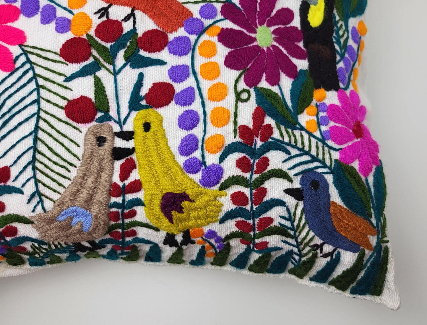 Mexikanischer handbestickter Kissenbezug mit Tiermuster