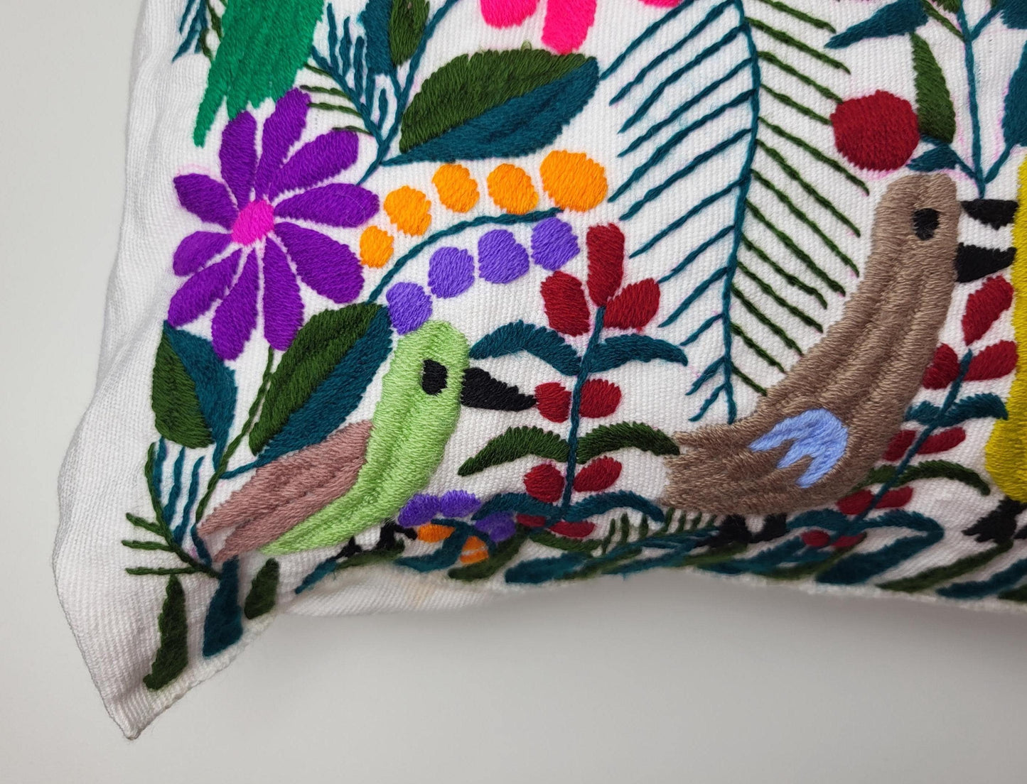 Mexikanischer handbestickter Kissenbezug mit Tiermuster