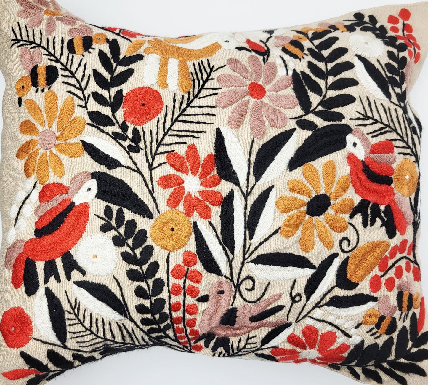 Kissen mit Tiermuster, handbestickt und gewebt in Mexiko von Indigenen Frauen