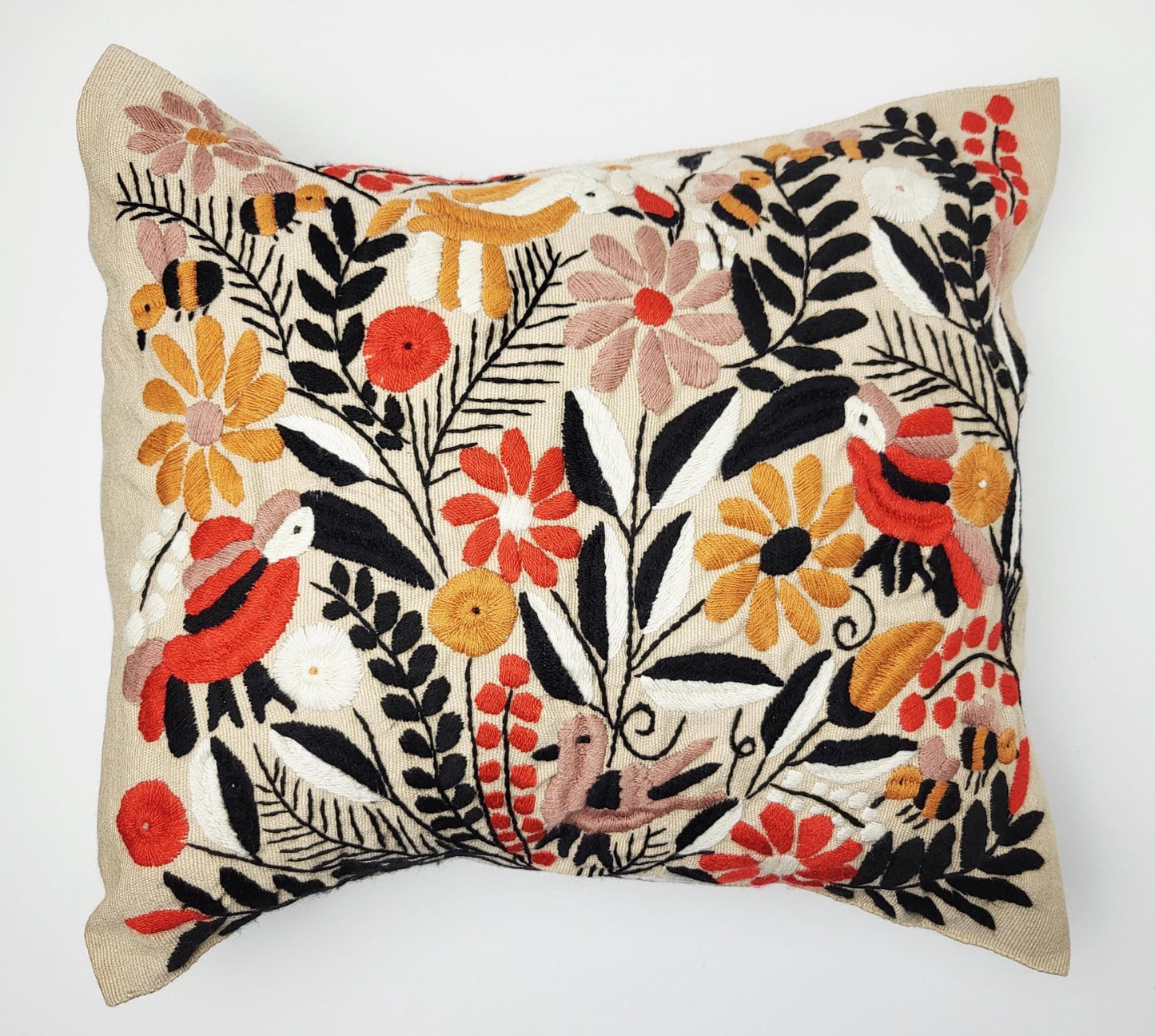 Kissen mit Tiermuster, handbestickt und gewebt in Mexiko von Indigenen Frauen