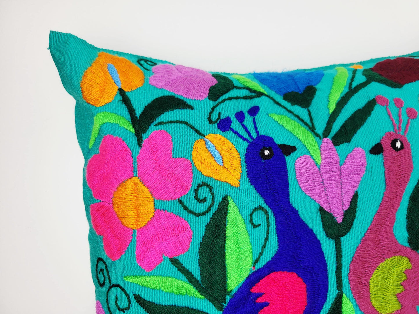Kissen mit Tiermuster, handbestickt und gewebt in Mexiko von Indigenen Frauen