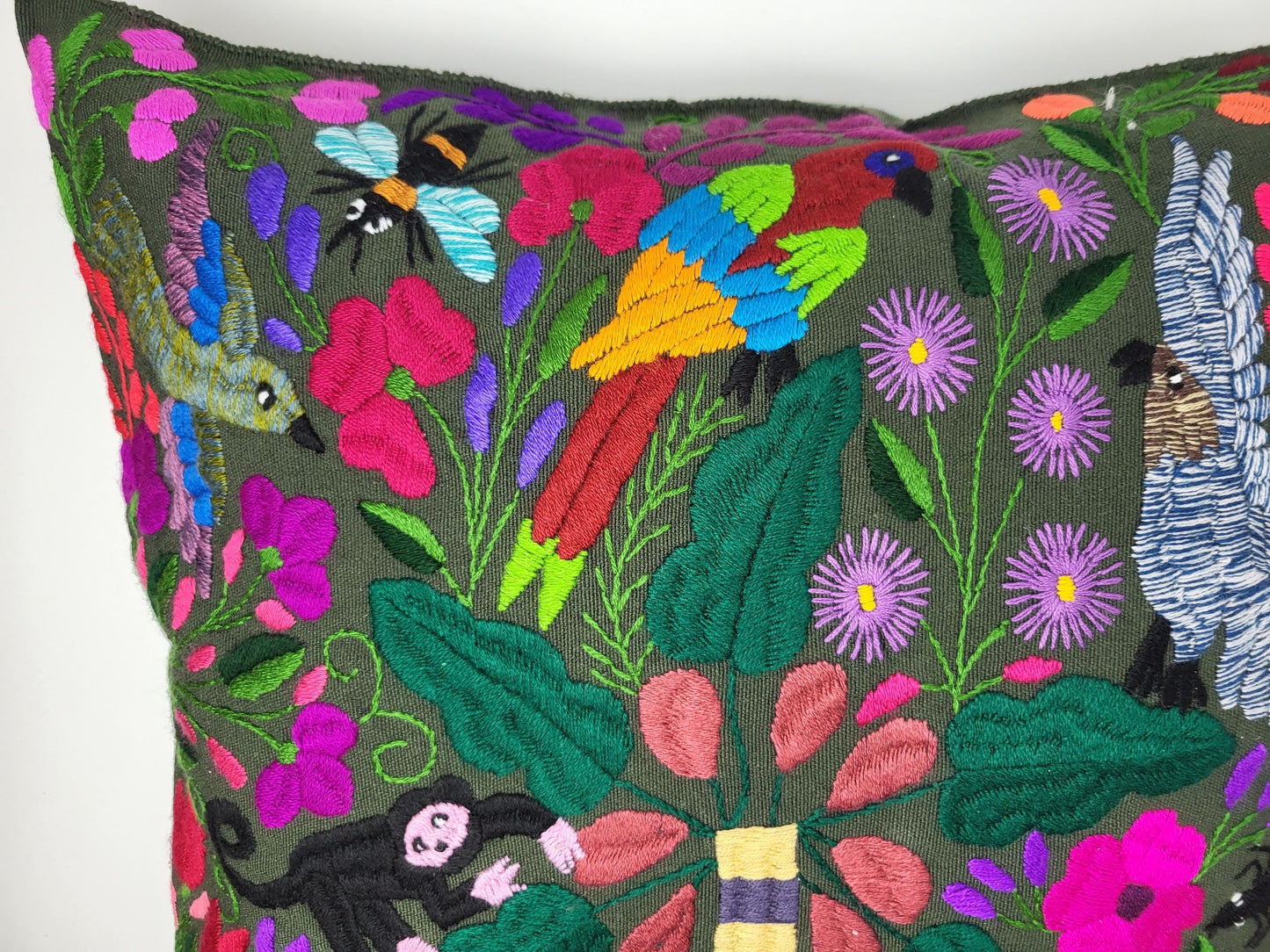Mexikanischer handbestickter Kissenbezug mit Tiermuster