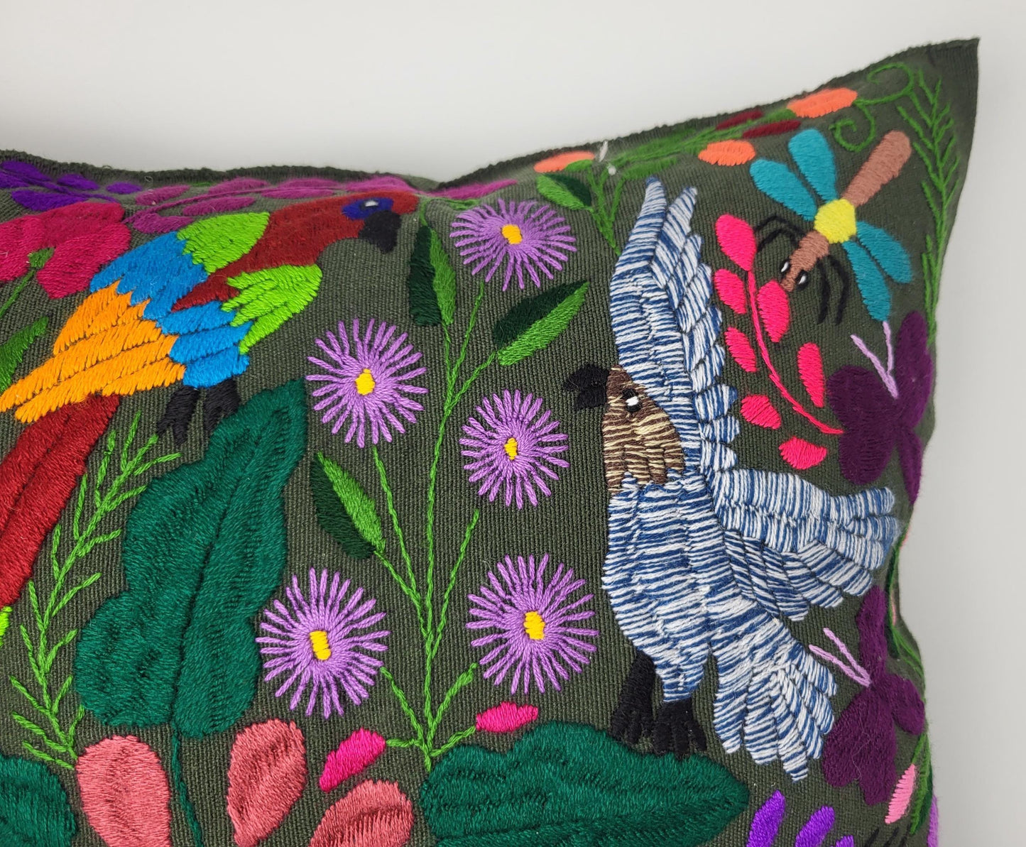 Mexikanischer handbestickter Kissenbezug mit Tiermuster