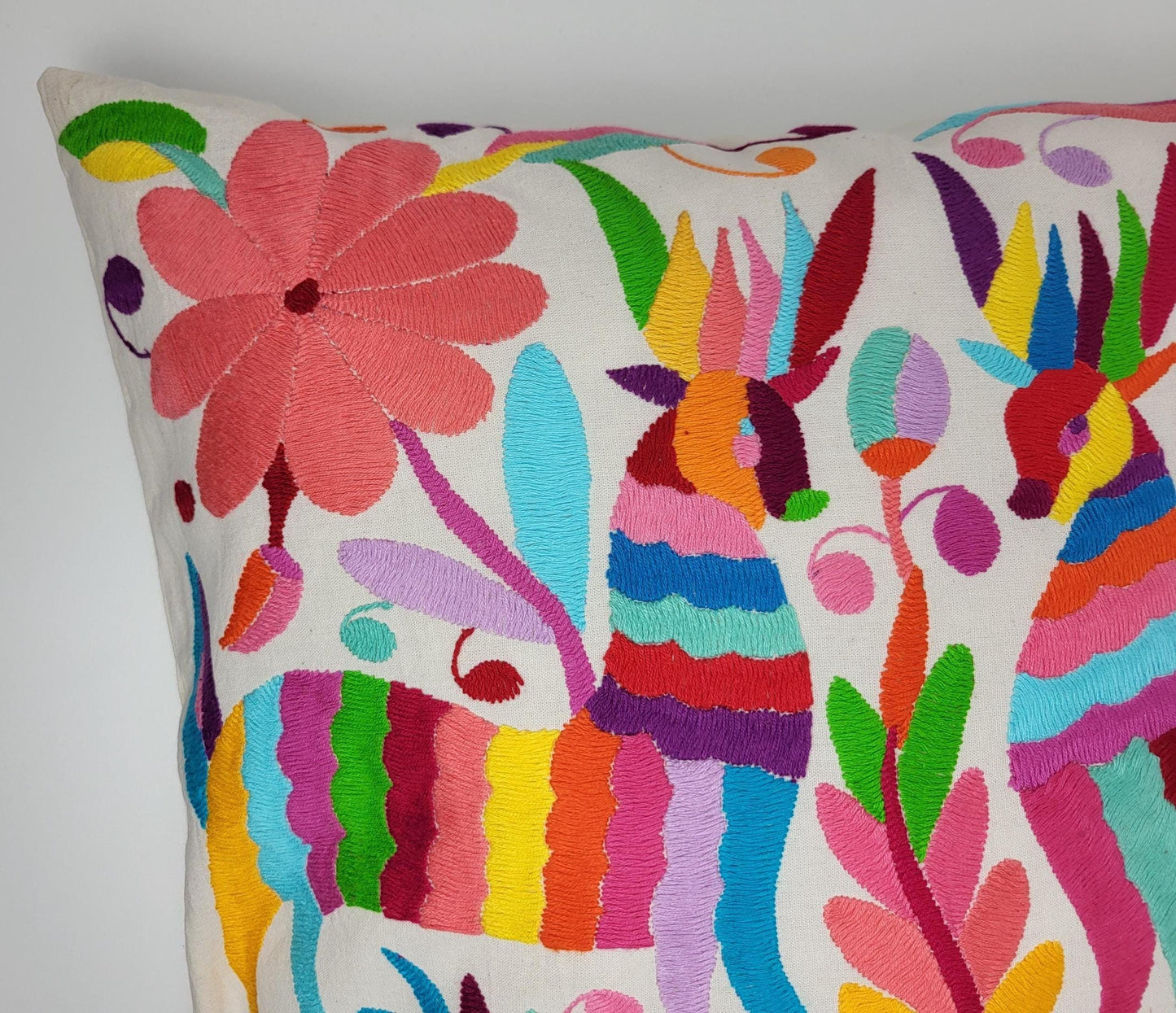 Mexikanischer handbestickter Kissenbezug aus Tenango de Doria Hidalgo, Otomi Kissen