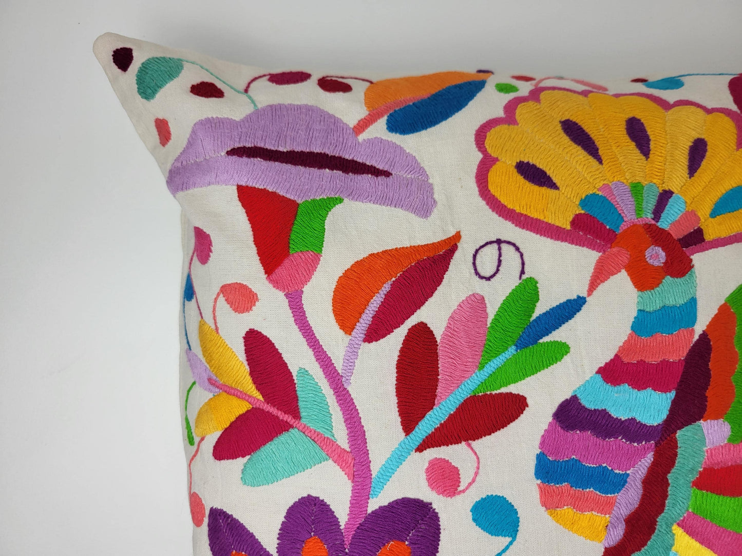 Mexikanischer handbestickter Kissenbezug aus Tenango de Doria Hidalgo, Otomi Kissen