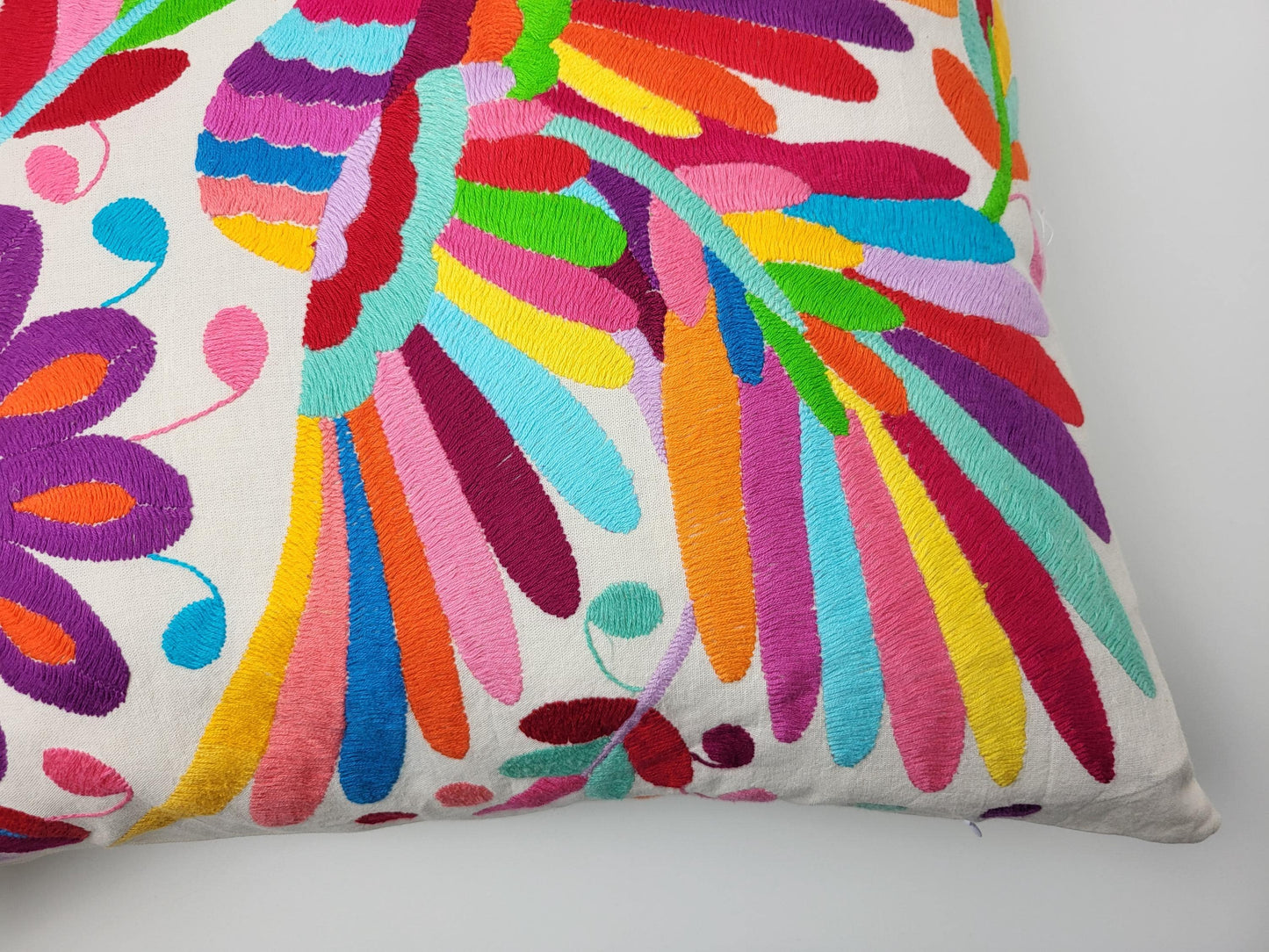 Mexikanischer handbestickter Kissenbezug aus Tenango de Doria Hidalgo, Otomi Kissen