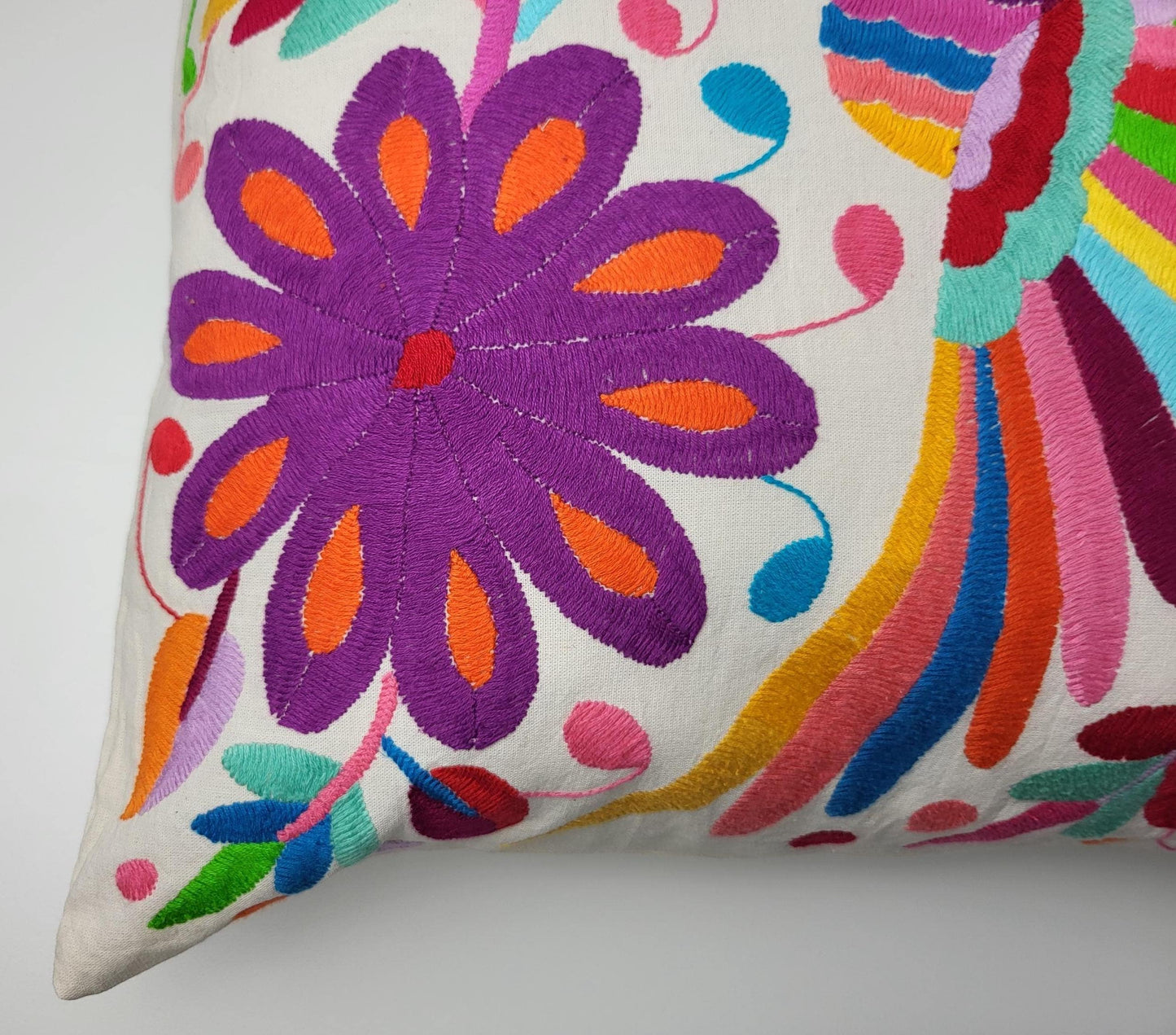 Mexikanischer handbestickter Kissenbezug aus Tenango de Doria Hidalgo, Otomi Kissen