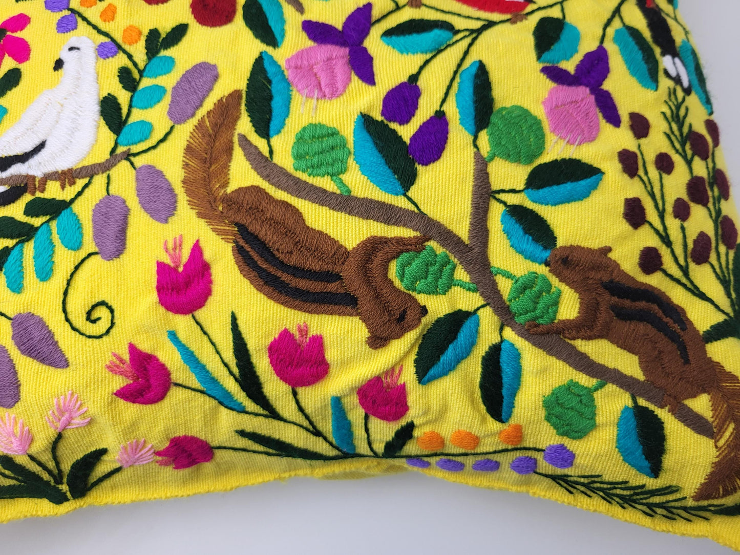 Handbestickter Kissenbezug Mexiko | Bunte Tiermuster | Fairtrade Dekokissen Chiapas | Unikat Maya Textilkunst | Boho Ethno Deko