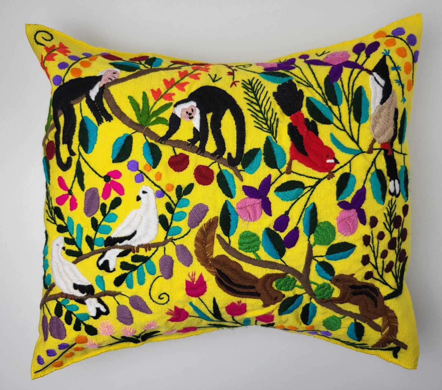 Handbestickter Kissenbezug Mexiko | Bunte Tiermuster | Fairtrade Dekokissen Chiapas | Unikat Maya Textilkunst | Boho Ethno Deko