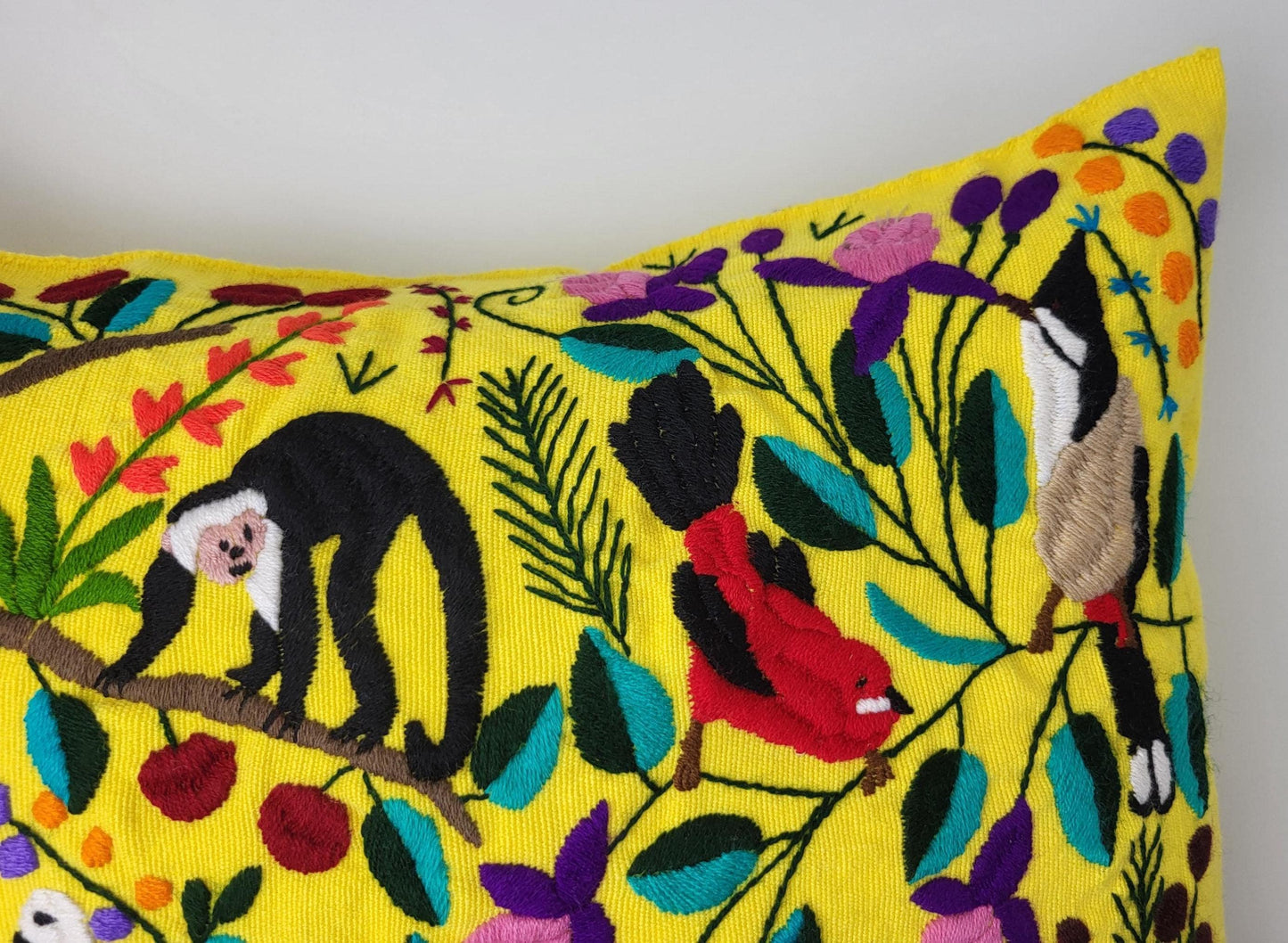 Handbestickter Kissenbezug Mexiko | Bunte Tiermuster | Fairtrade Dekokissen Chiapas | Unikat Maya Textilkunst | Boho Ethno Deko