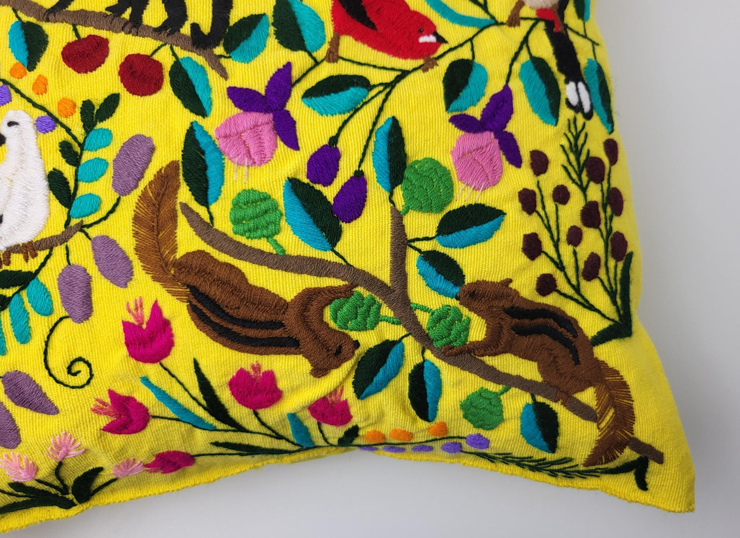 Handbestickter Kissenbezug Mexiko | Bunte Tiermuster | Fairtrade Dekokissen Chiapas | Unikat Maya Textilkunst | Boho Ethno Deko