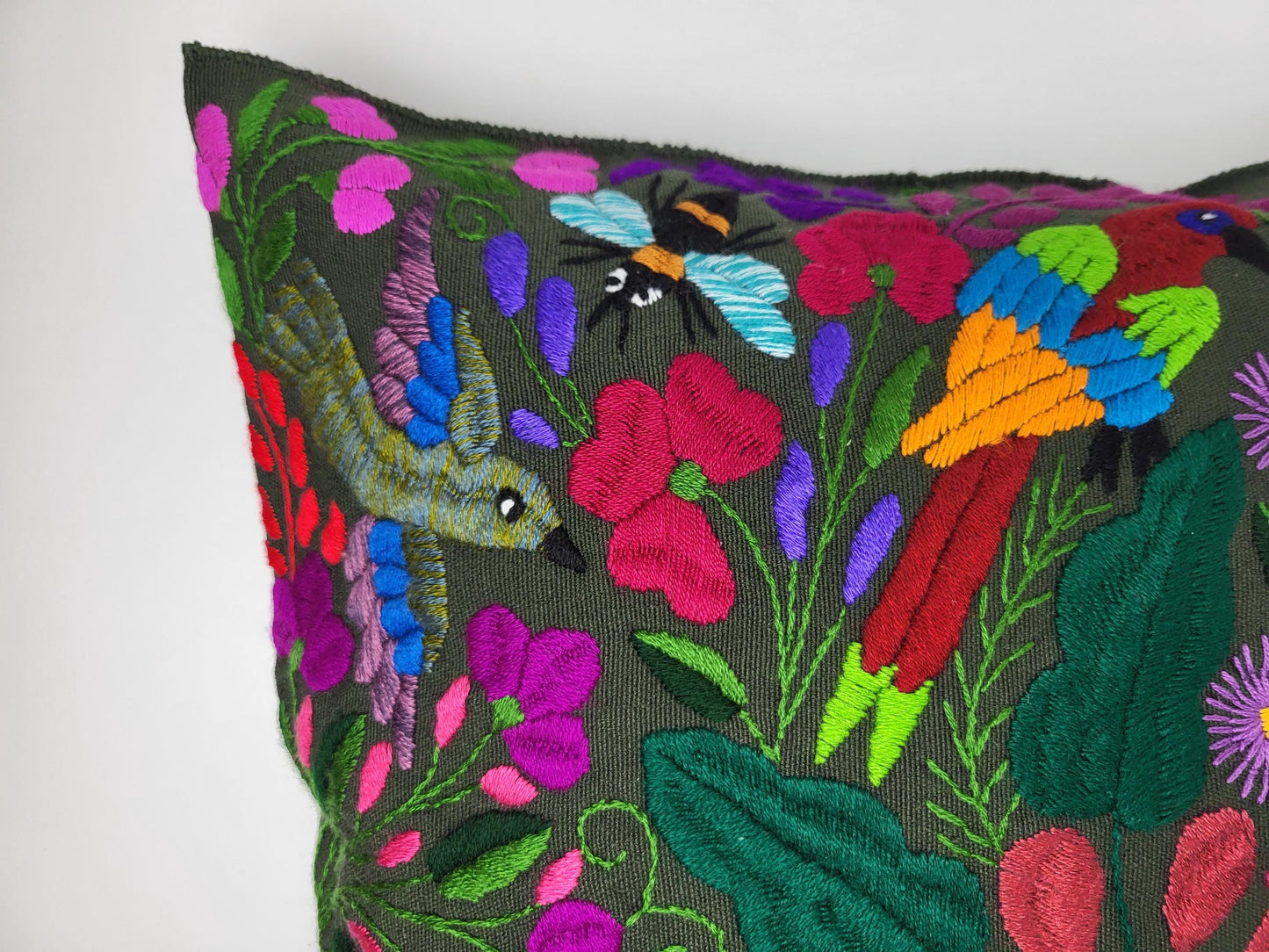 Mexikanischer handbestickter Kissenbezug mit Tiermuster