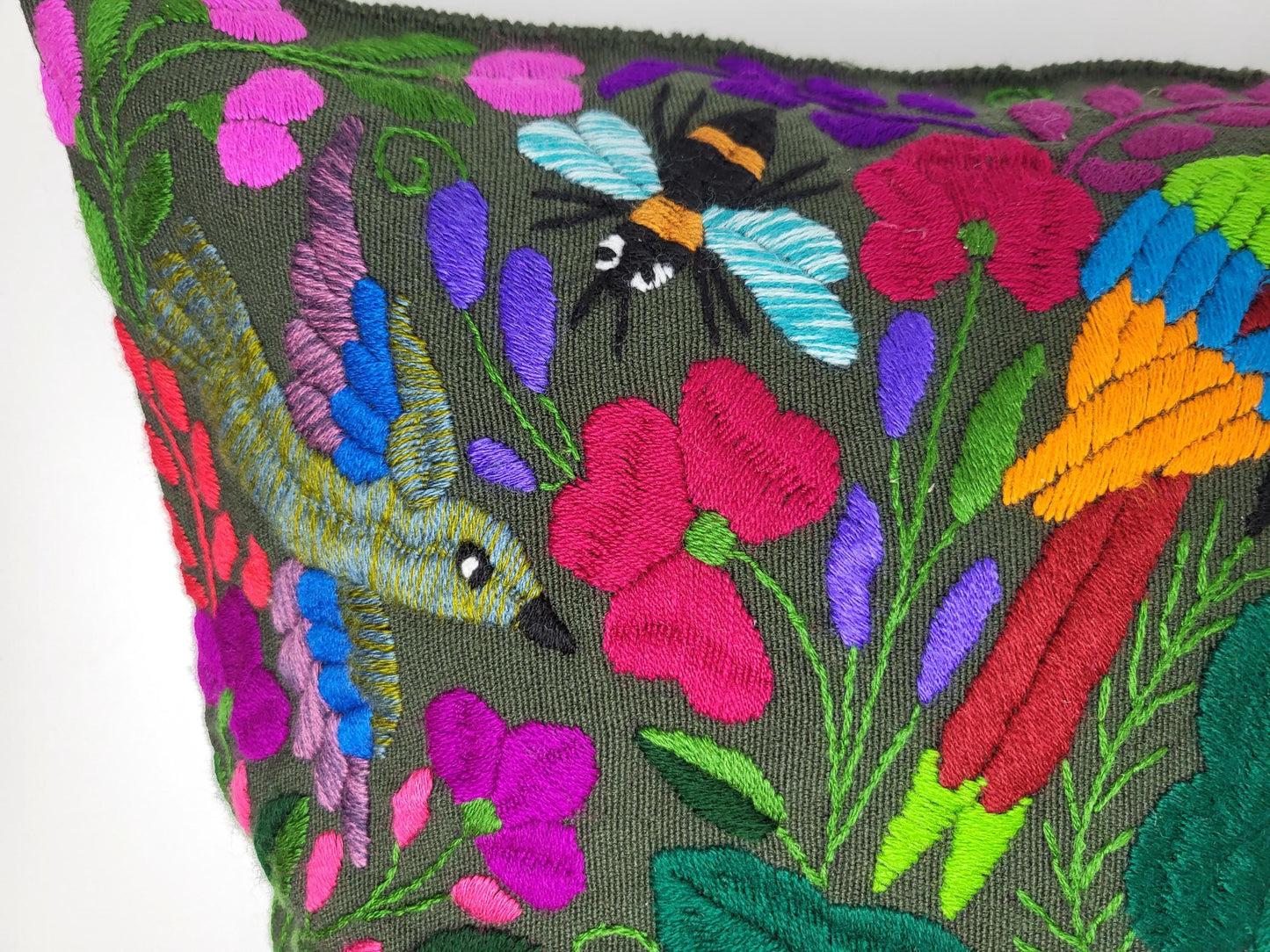 Mexikanischer handbestickter Kissenbezug mit Tiermuster