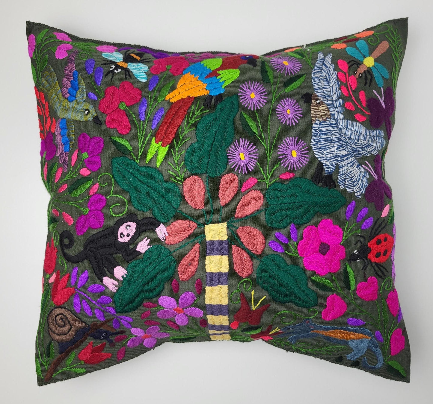 Mexikanischer handbestickter Kissenbezug mit Tiermuster
