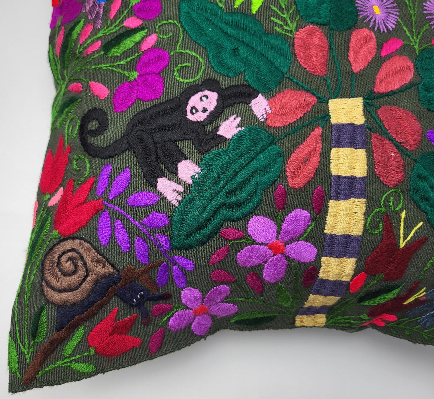 Mexikanischer handbestickter Kissenbezug mit Tiermuster