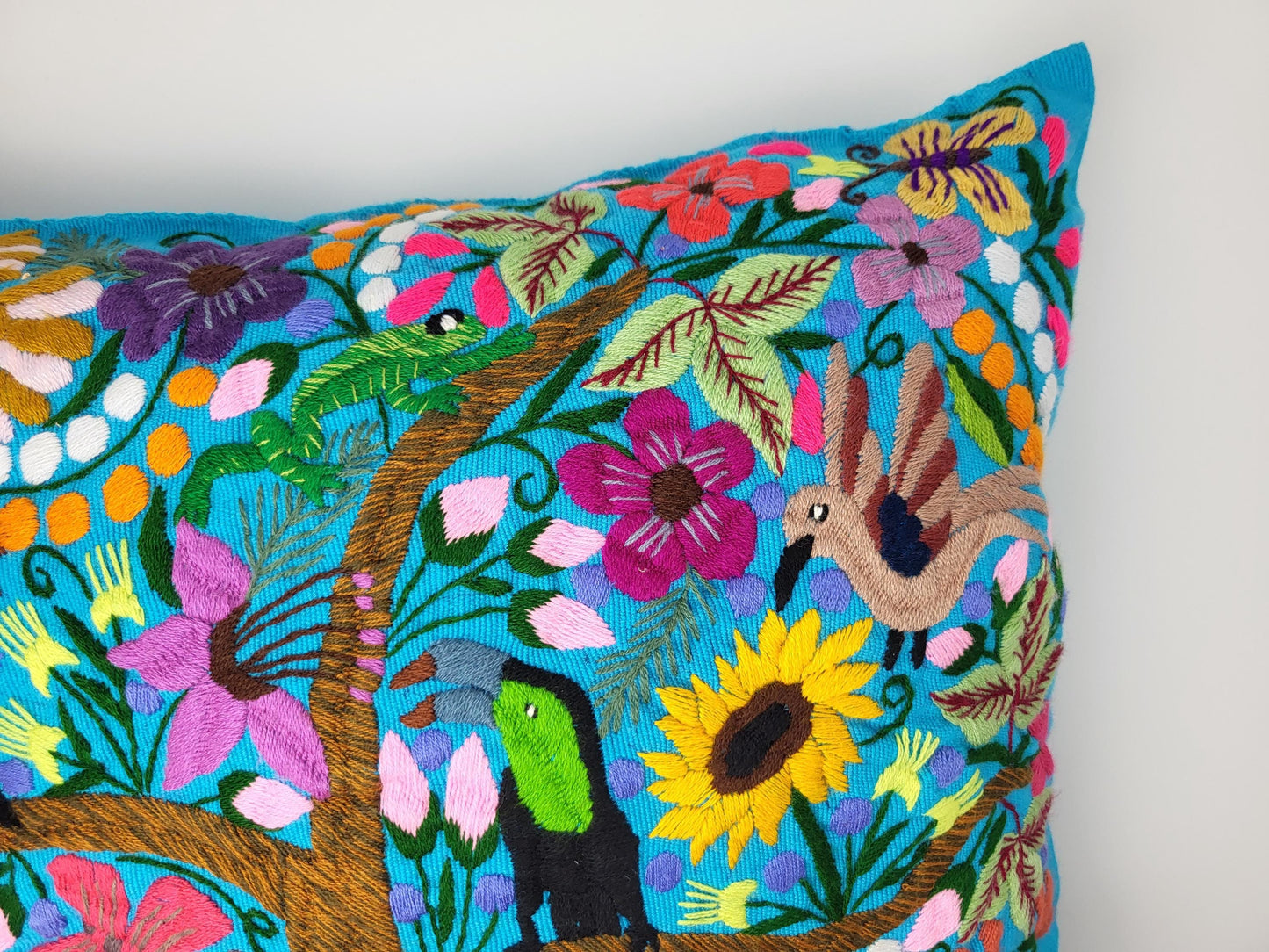 Mexikanischer handbestickter Kissenbezug mit Tiermuster