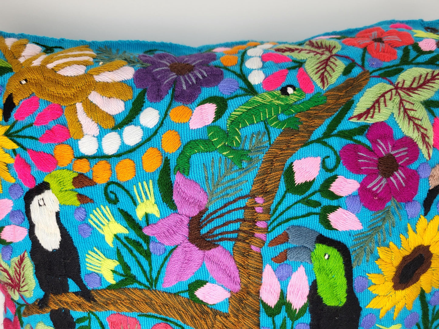 Mexikanischer handbestickter Kissenbezug mit Tiermuster