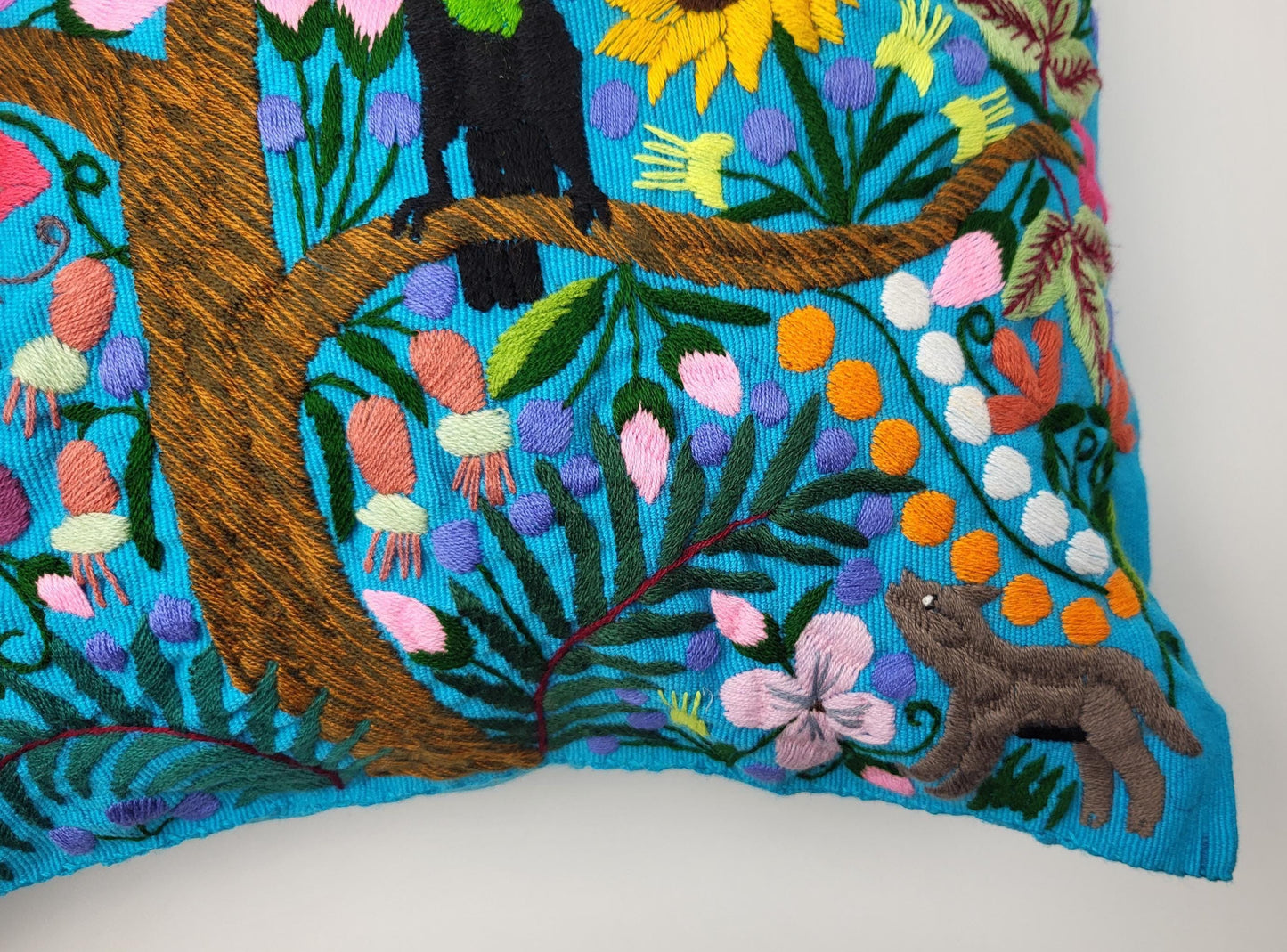 Mexikanischer handbestickter Kissenbezug mit Tiermuster