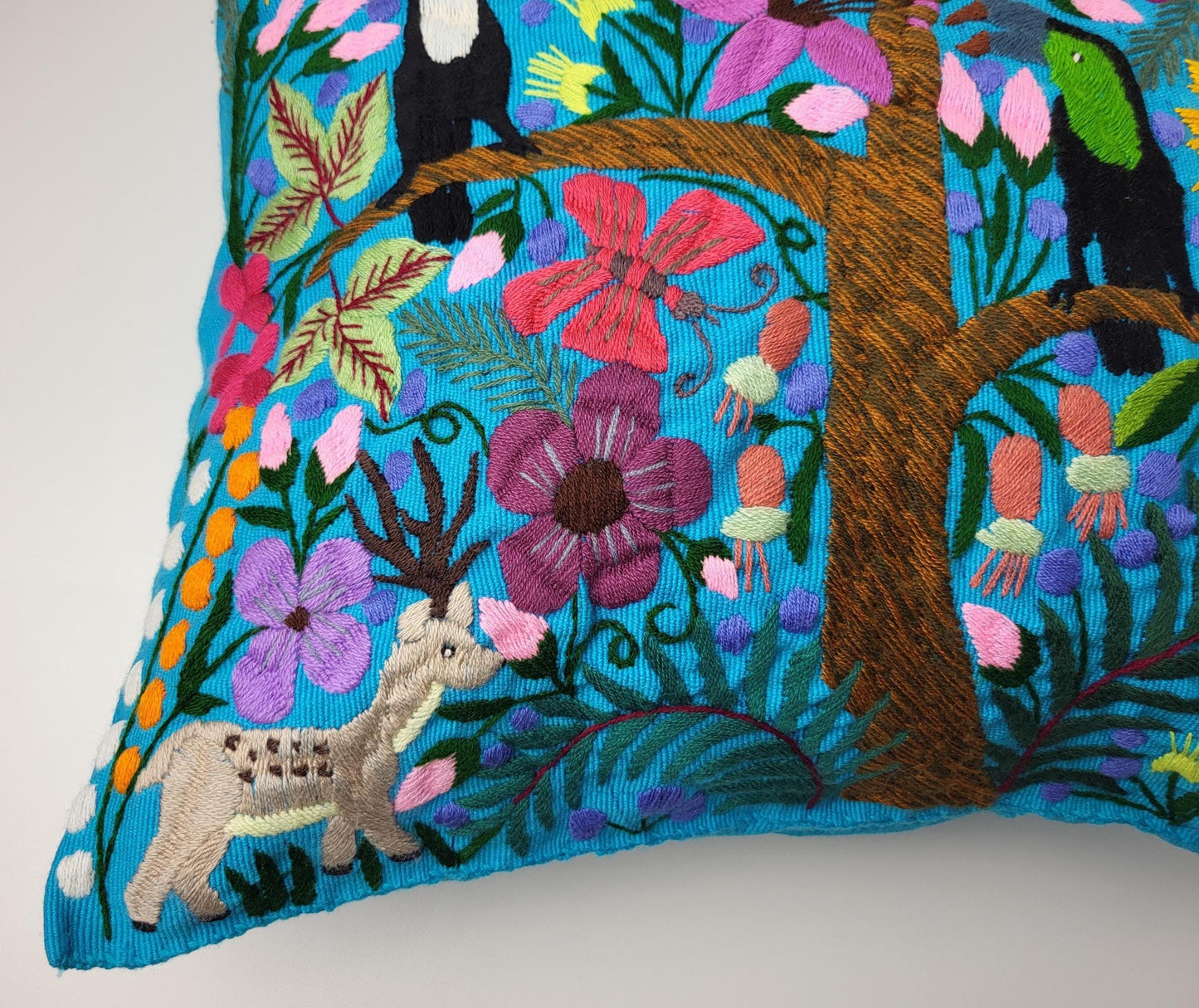 Mexikanischer handbestickter Kissenbezug mit Tiermuster