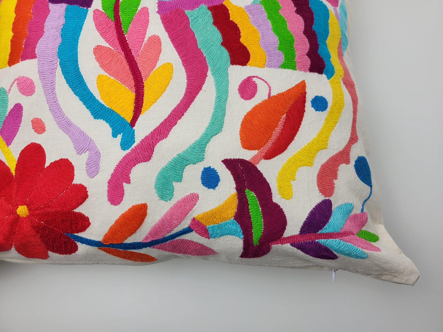 Mexikanischer handbestickter Kissenbezug aus Tenango de Doria Hidalgo, Otomi Kissen