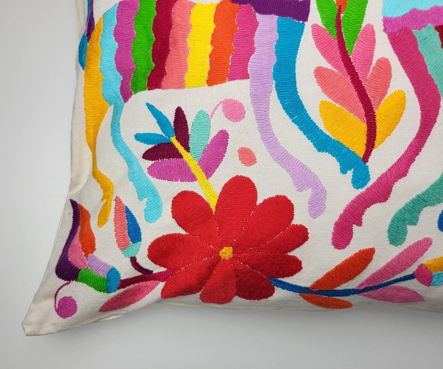 Mexikanischer handbestickter Kissenbezug aus Tenango de Doria Hidalgo, Otomi Kissen