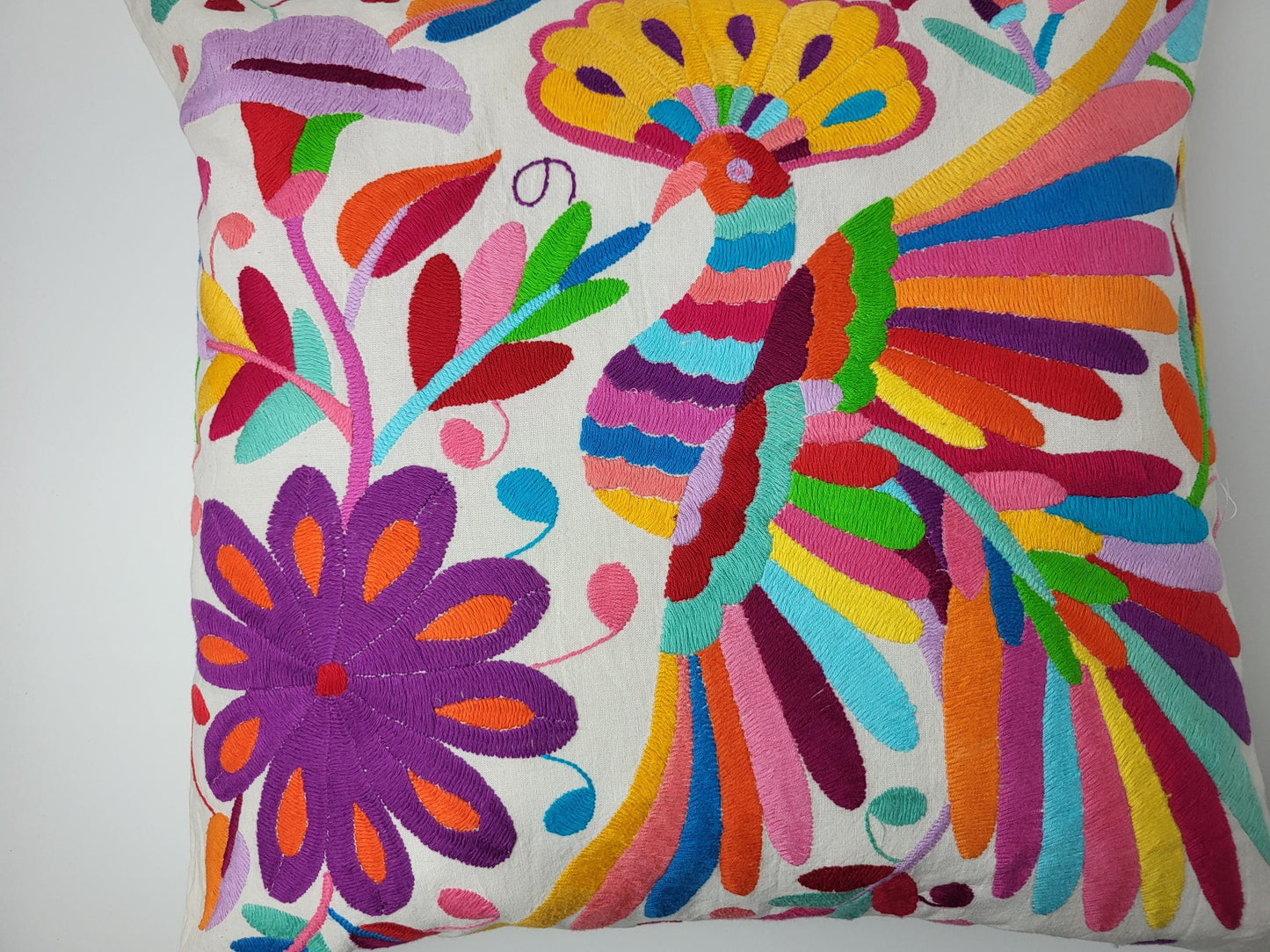 Mexikanischer handbestickter Kissenbezug aus Tenango de Doria Hidalgo, Otomi Kissen