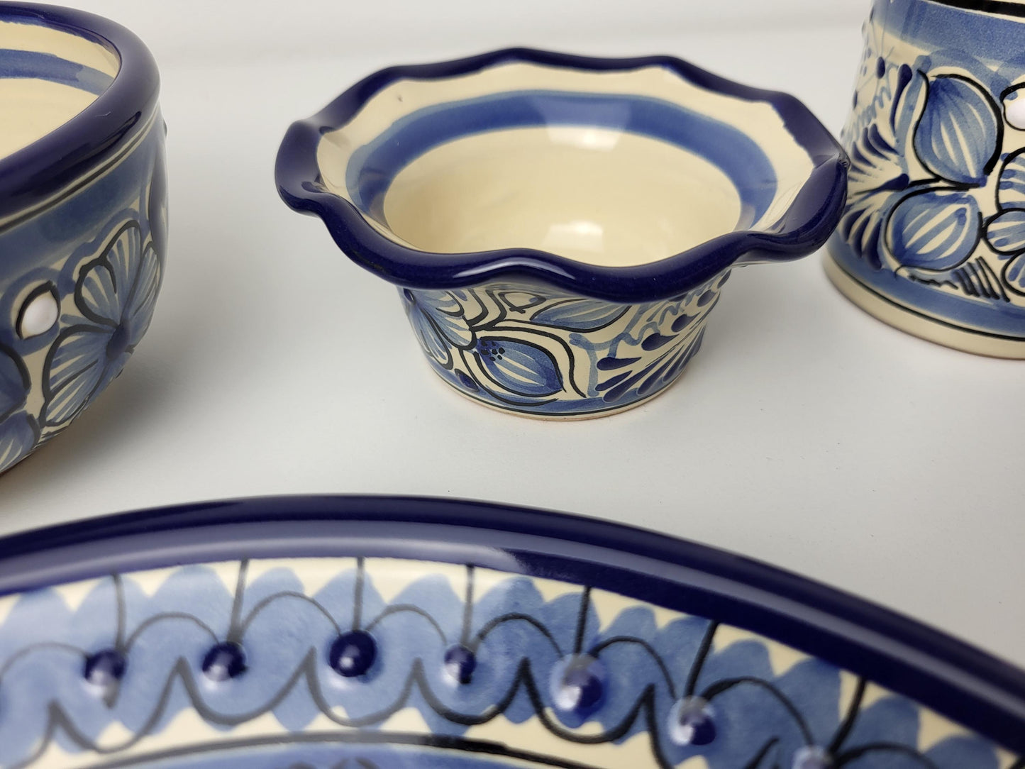 Mexikanisches Talavera Geschirrset Blau-Weiß – 6-teilig, Handgemalt | Teller, Schalen, Becher | Puebla Stil