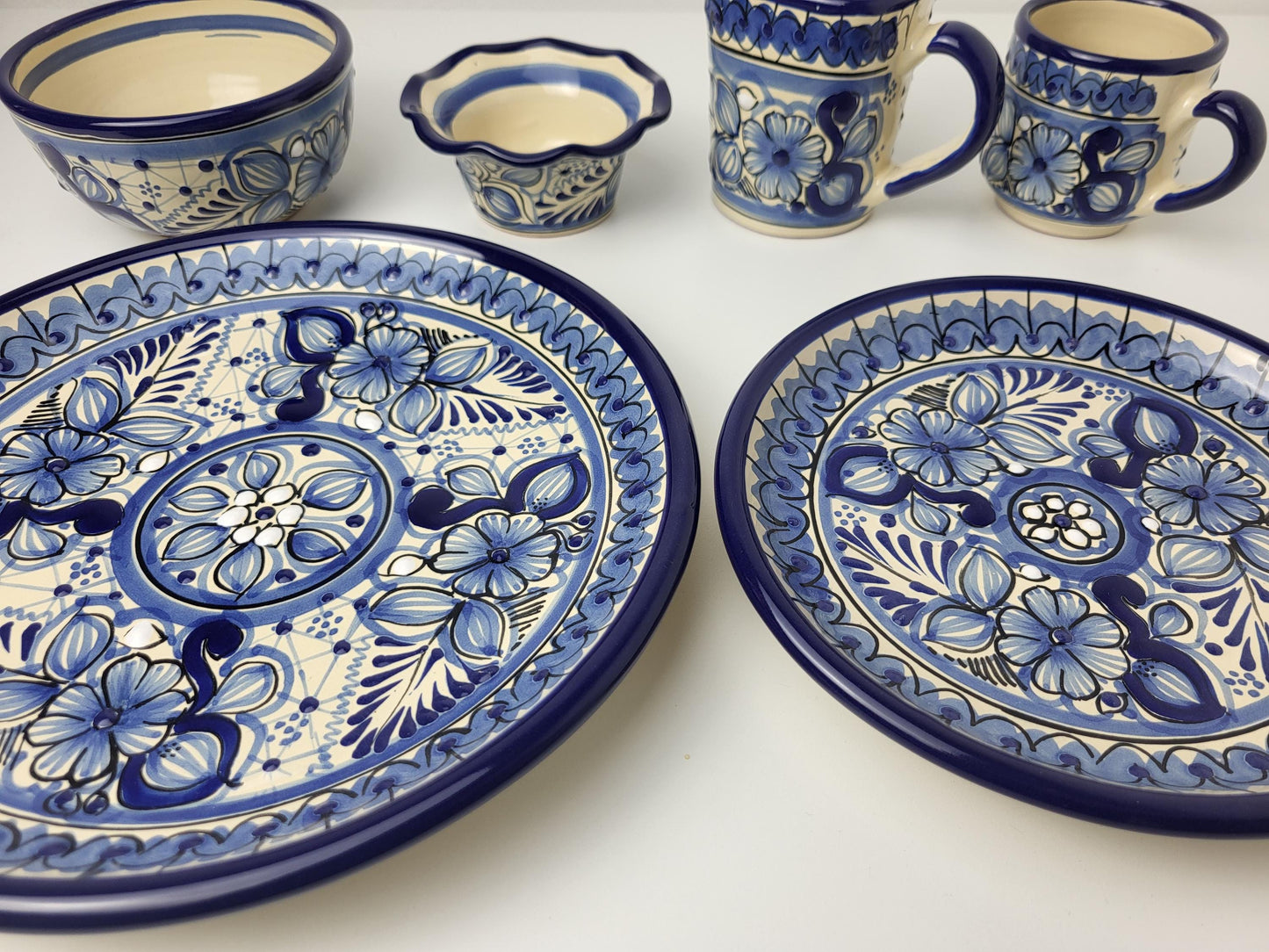 Mexikanisches Talavera Geschirrset Blau-Weiß – 6-teilig, Handgemalt | Teller, Schalen, Becher | Puebla Stil