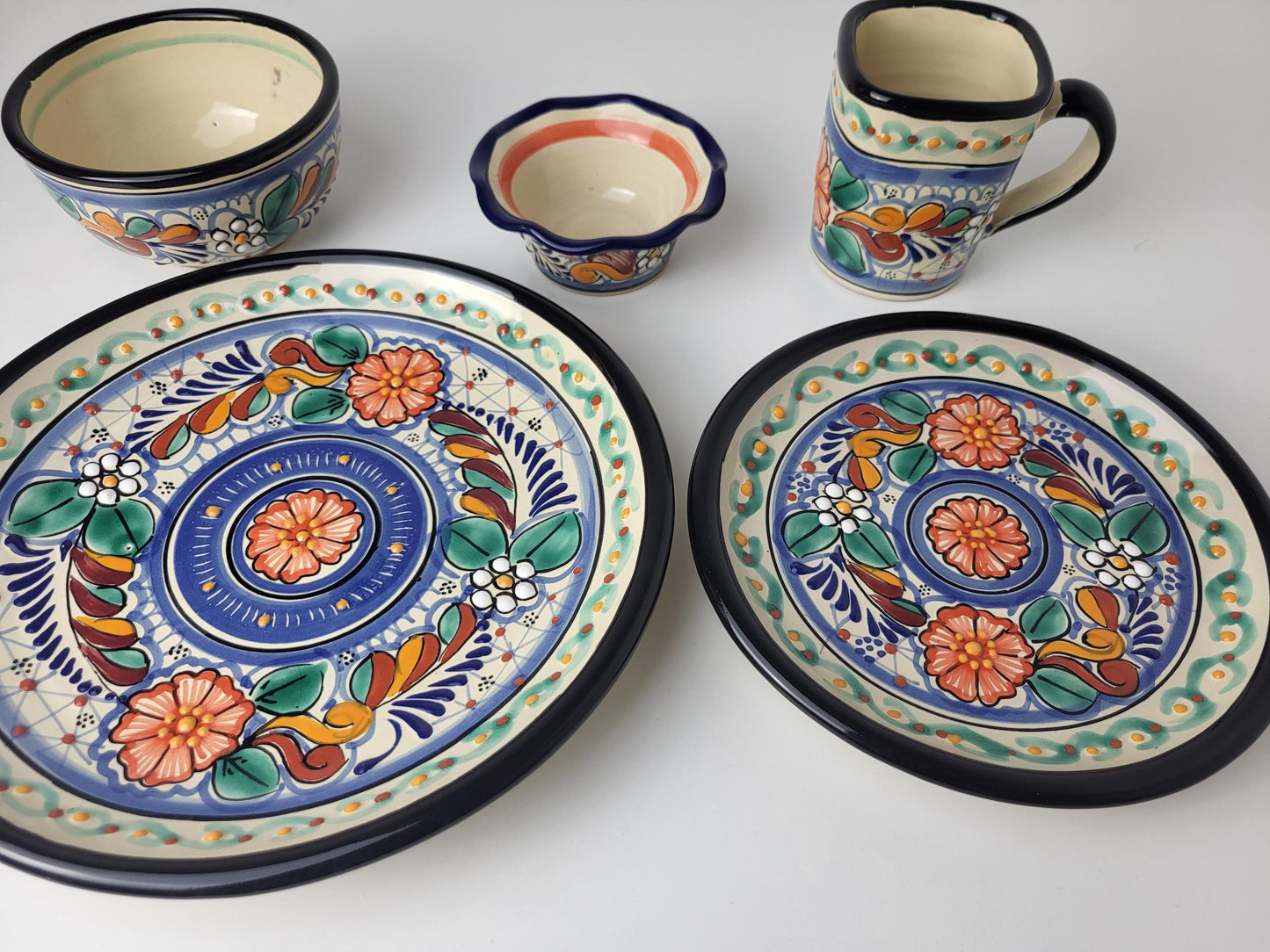 Mexikanisches Talavera Geschirrset Bunt – 5-teilig, Handgemalt | Teller, Schalen, Becher | Puebla Stil