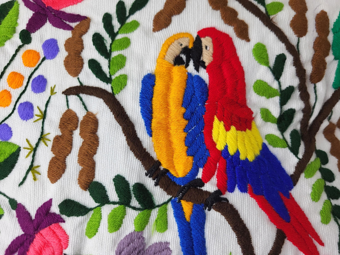 handbestickte und gewebte Kissenhülle, Kissenhülle mit Tiermuster