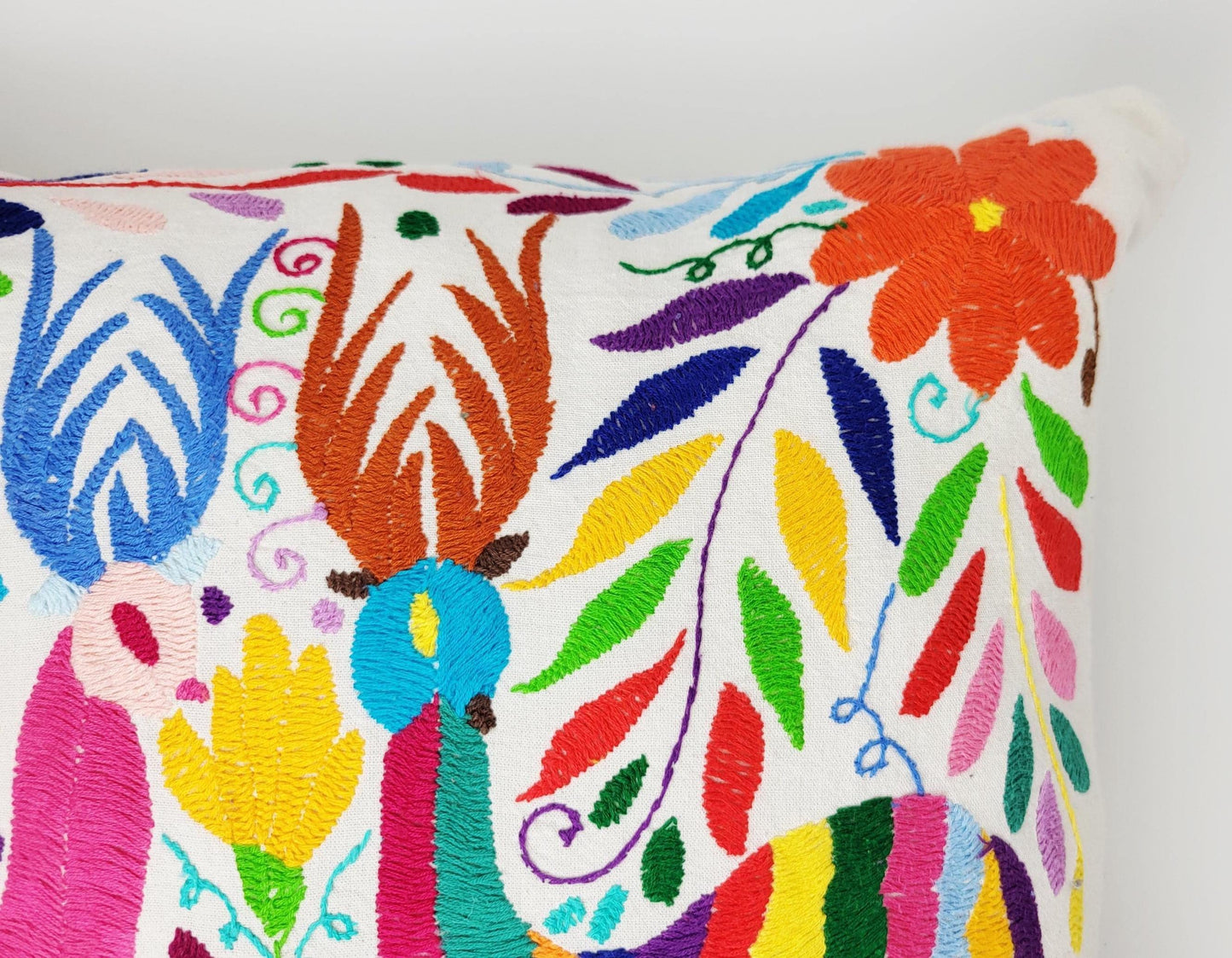 Handbestickter Kissenbezug mit Tiermotiv