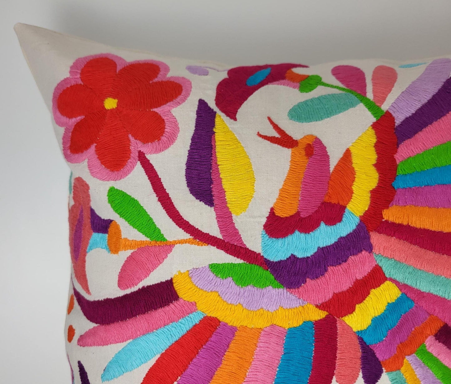 Otomi-Kissenbezug aus Mexiko – handbestickt