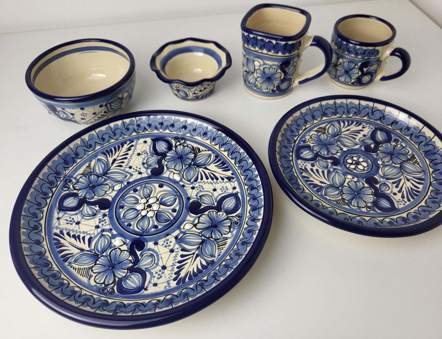Mexikanisches Talavera Geschirrset Blau-Weiß – 6-teilig, Handgemalt | Teller, Schalen, Becher | Puebla Stil