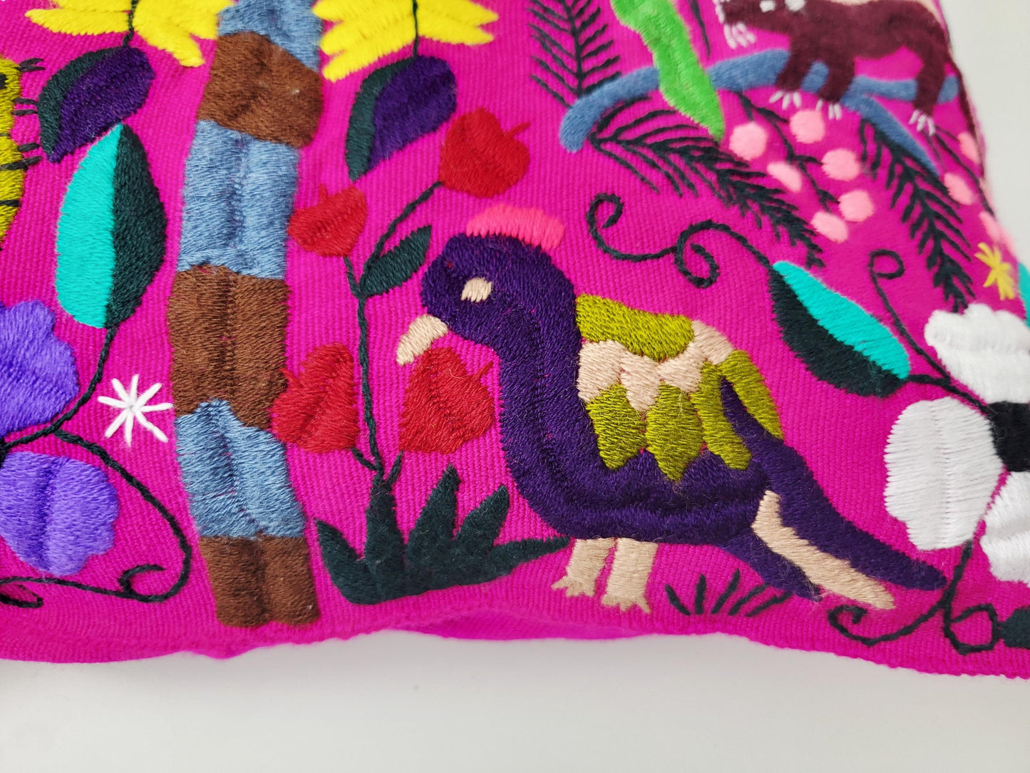 Mexikanischer handbestickter Kissenbezug mit Tiermuster