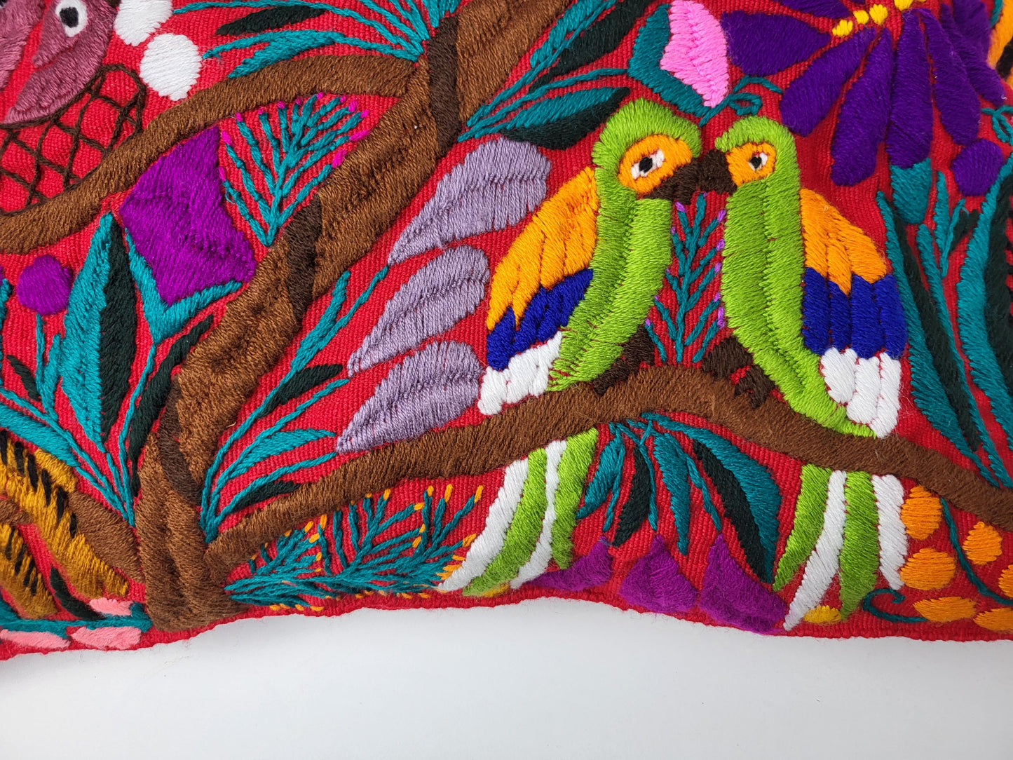 Mexikanischer handbestickter Kissenbezug mit Tiermuster